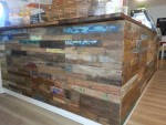 holzwand-boat-teakholz-tresen-cafe-3